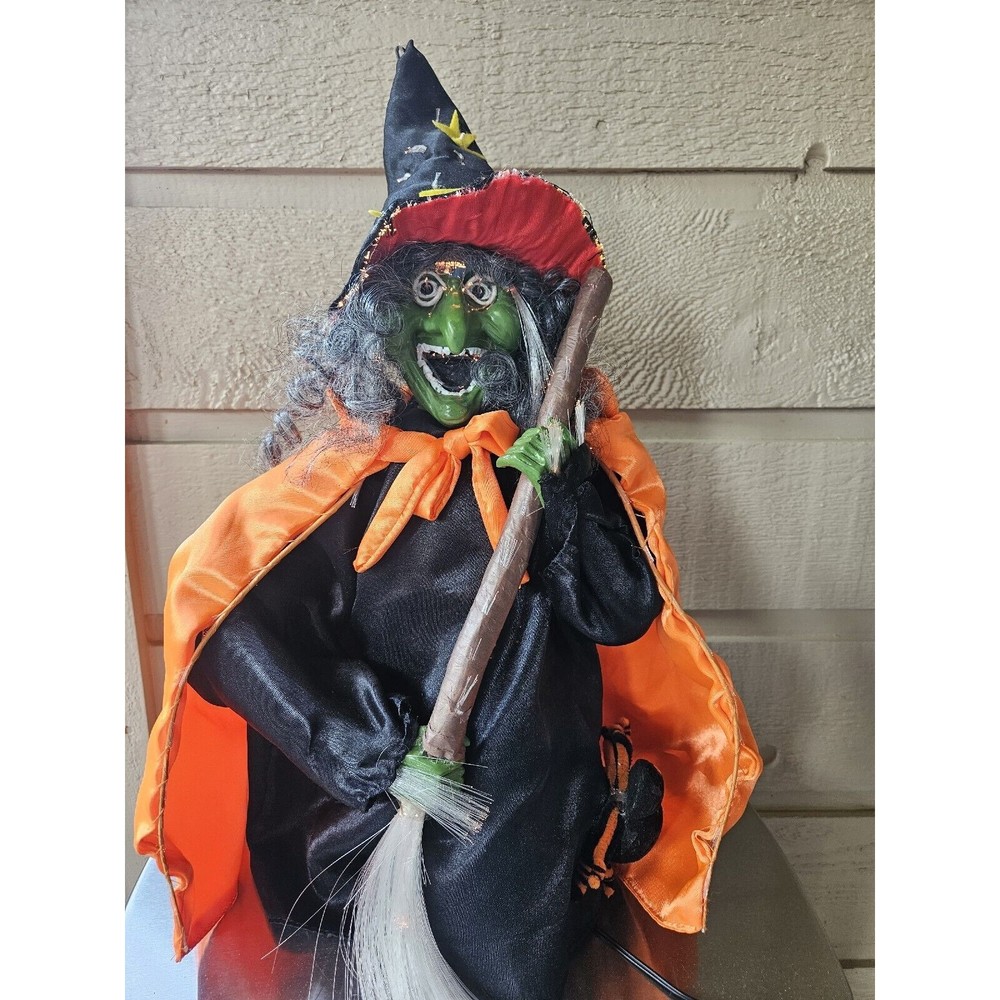 19” Fiber Optic Witch Green Face Broom Halloween Decoration Lights Up Works Well